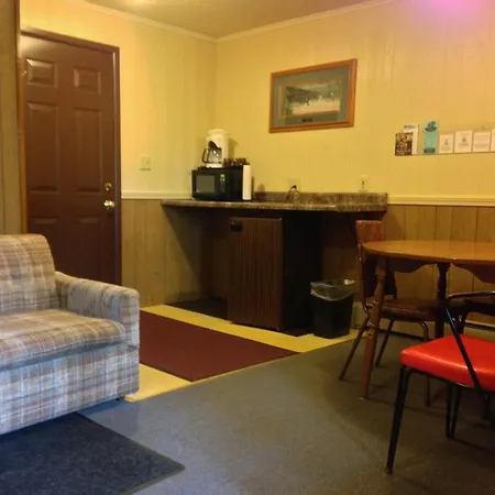 Indianhead Motel Ironwood Room photo